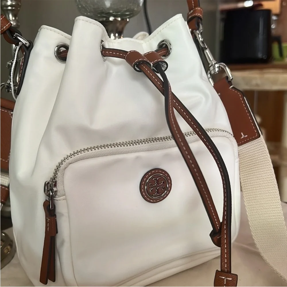 Tory Burch nylon bucket bag - Picture 4 of 9